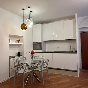 Casa Vercelli Delizioso Bilocale Moderno Nella Vecchia Appartamento